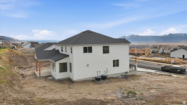 128 N 900 E, Hyde Park, UT 84318