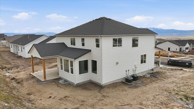 128 N 900 E, Hyde Park, UT 84318