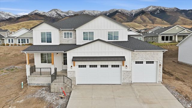 128 N 900 E, Hyde Park, UT 84318