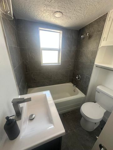 813 Marquette Avenue NW, Albuquerque, NM 87102