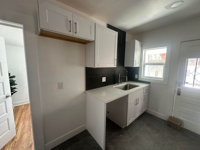 813 Marquette Avenue NW, Albuquerque, NM 87102