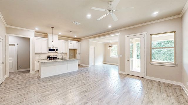 213 S Loveless Street, Bullard, TX 75757