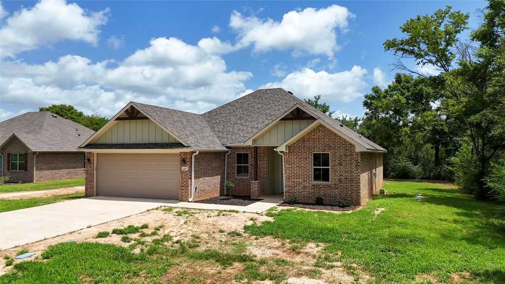 213 S Loveless Street, Bullard, TX 75757