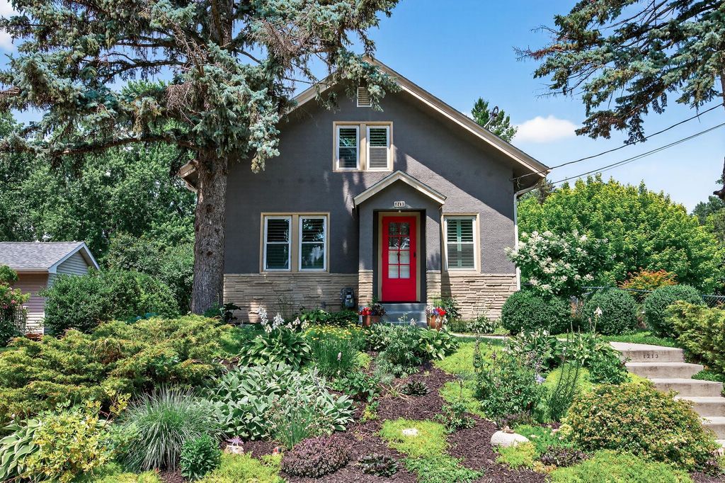 1213 42nd Avenue NE, Columbia Heights, MN 55421