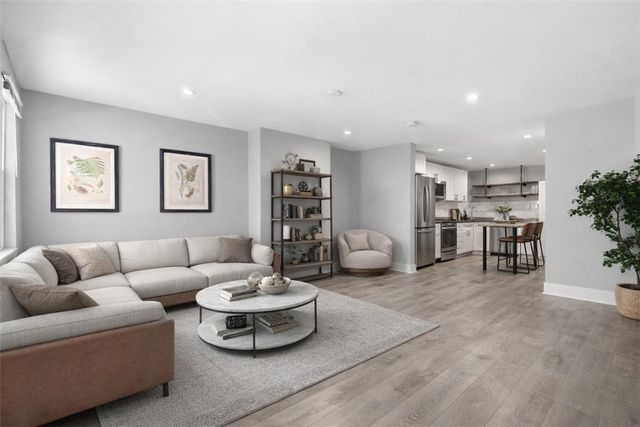 2400 Leticoe St, South Side, PA 15203