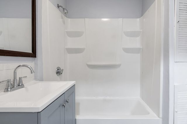 21-23 Lafayette Ave 2, Lawrence, MA 01843