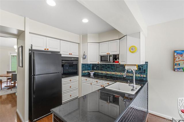 4042 Chablis Street, West Bloomfield, MI 48323