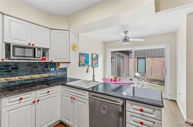 4042 Chablis Street, West Bloomfield, MI 48323