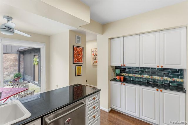 4042 Chablis Street, West Bloomfield, MI 48323