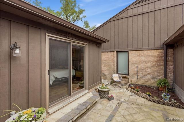 4042 Chablis Street, West Bloomfield, MI 48323