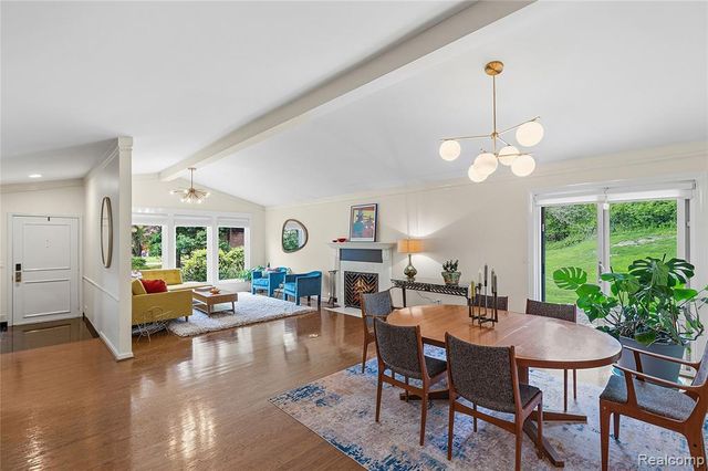 4042 Chablis Street, West Bloomfield, MI 48323