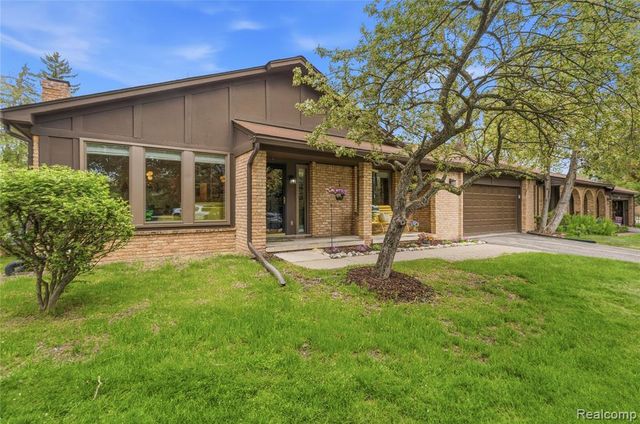 4042 Chablis Street, West Bloomfield, MI 48323