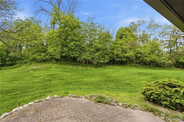 4042 Chablis Street, West Bloomfield, MI 48323