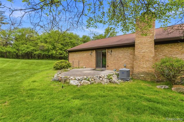 4042 Chablis Street, West Bloomfield, MI 48323