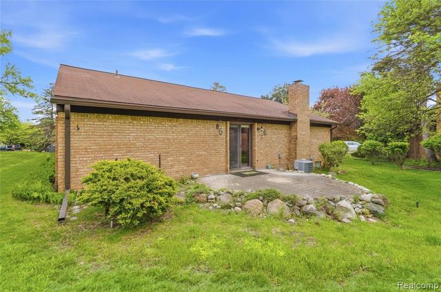 4042 Chablis Street, West Bloomfield, MI 48323