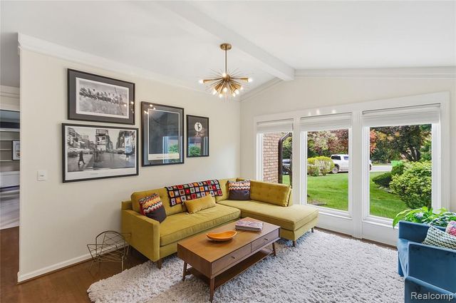 4042 Chablis Street, West Bloomfield, MI 48323