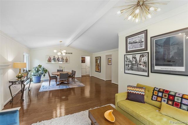 4042 Chablis Street, West Bloomfield, MI 48323