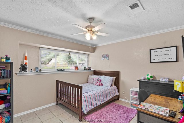 3517 Oak Hollow, Bryan, TX 77802