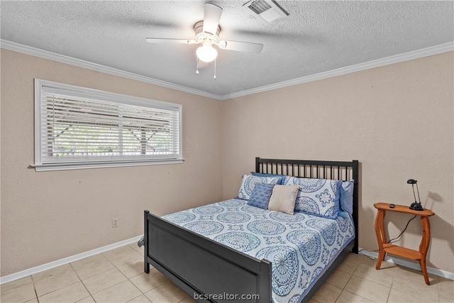 3517 Oak Hollow, Bryan, TX 77802