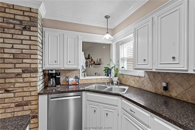 3517 Oak Hollow, Bryan, TX 77802