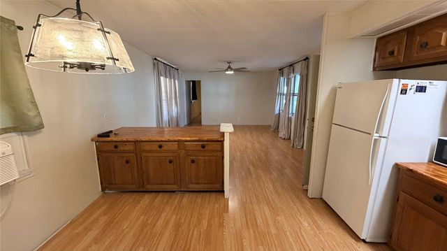 247 N Onalaska, Onalaska, TX 77360