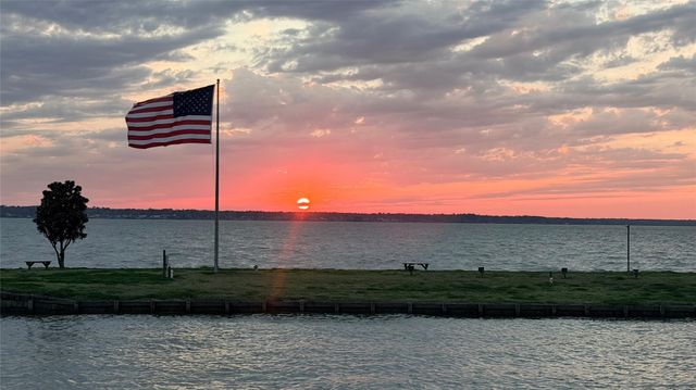 247 N Onalaska, Onalaska, TX 77360