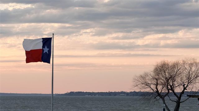 247 N Onalaska, Onalaska, TX 77360