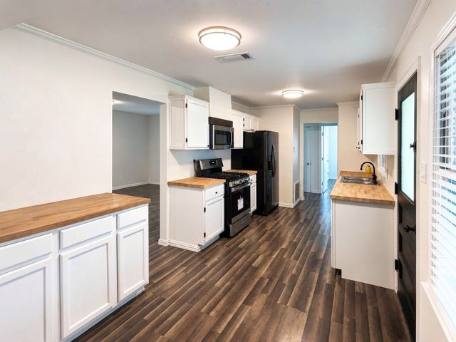1414 N Binkley Avenue, Sherman, TX 75092