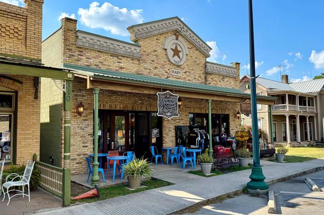 529 B Burlington DR, Buda, TX 78610