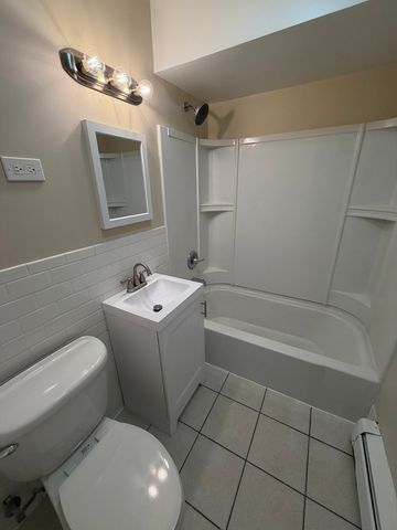 573 Pershing Avenue F, Glen Ellyn, IL 60137
