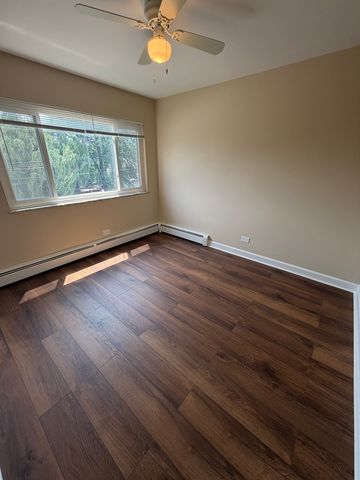 573 Pershing Avenue F, Glen Ellyn, IL 60137