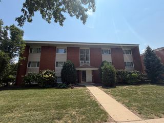 573 Pershing Avenue F, Glen Ellyn, IL 60137