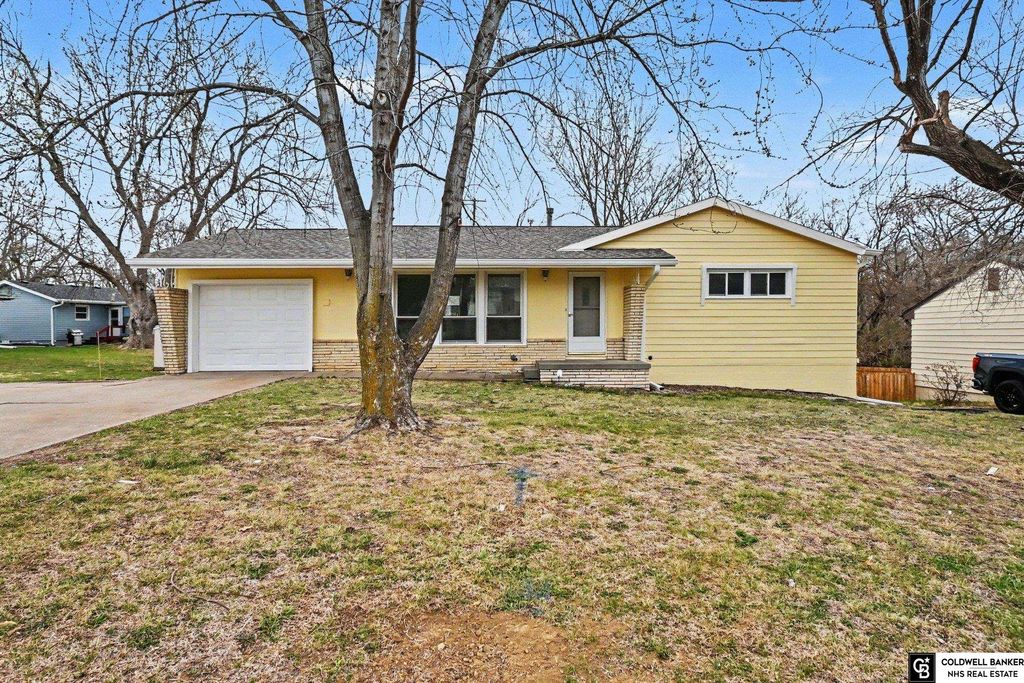 1405 Freeman Drive, Bellevue, NE 68005