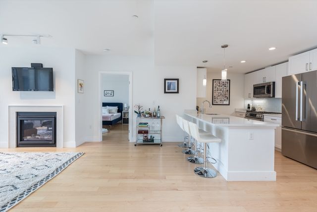 7 Beech St 310, Cambridge, MA 02140