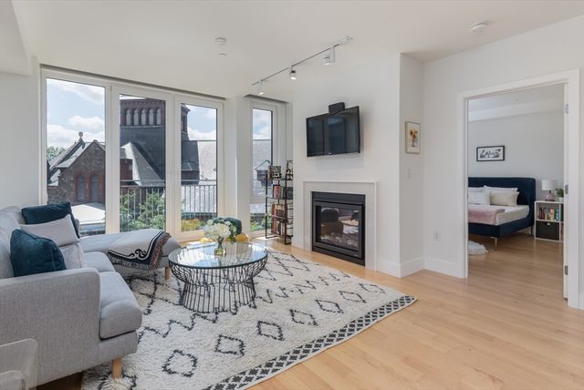 7 Beech St 310, Cambridge, MA 02140