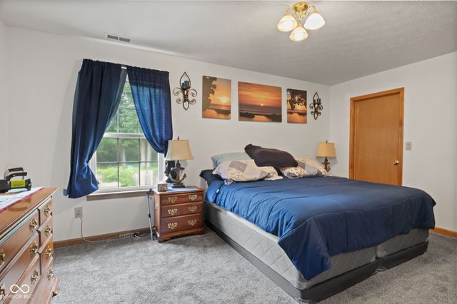 5662 Misty Ridge Drive, Indianapolis, IN 46237