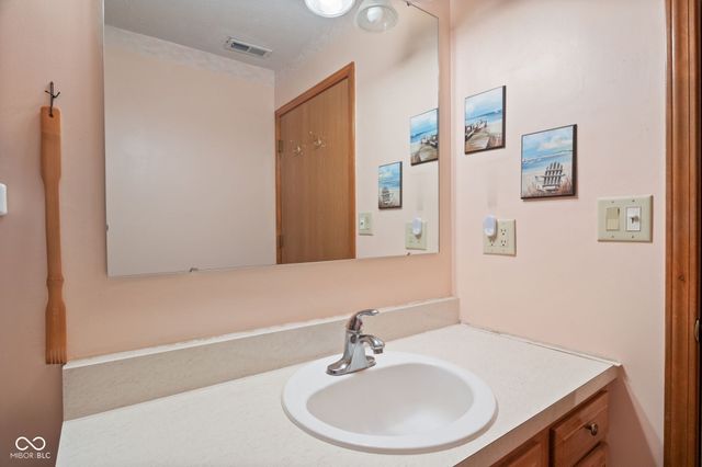 5662 Misty Ridge Drive, Indianapolis, IN 46237