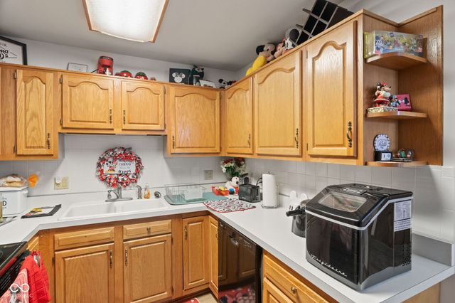 5662 Misty Ridge Drive, Indianapolis, IN 46237