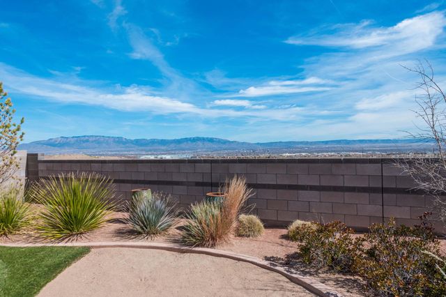 1608 Mammoth Way NW, Albuquerque, NM 87120