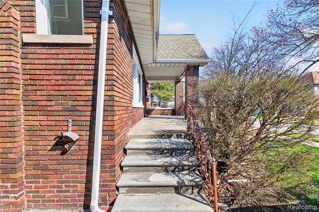 5019 Maple Street, Dearborn, MI 48126