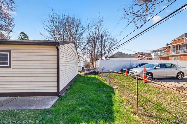 5019 Maple Street, Dearborn, MI 48126