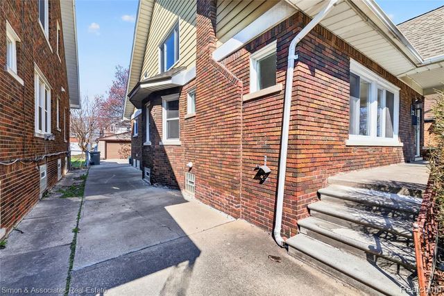 5019 Maple Street, Dearborn, MI 48126