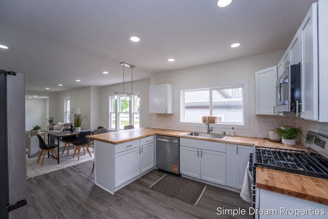 1642 Mills Avenue, North Muskegon City, MI 49445