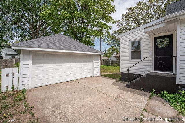 1642 Mills Avenue, North Muskegon City, MI 49445
