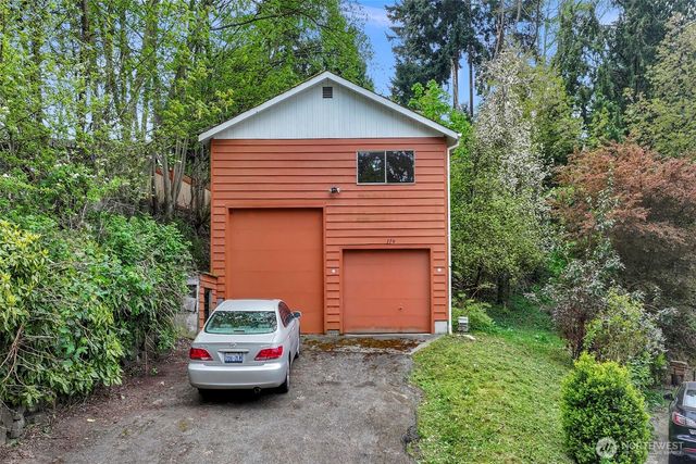 119 N 205th Street, Shoreline, WA 98133