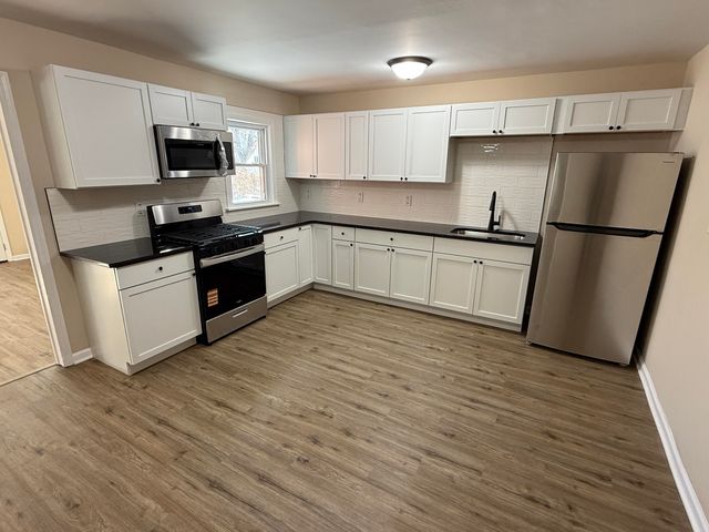 1359 State Street, Hobart, IN 46342