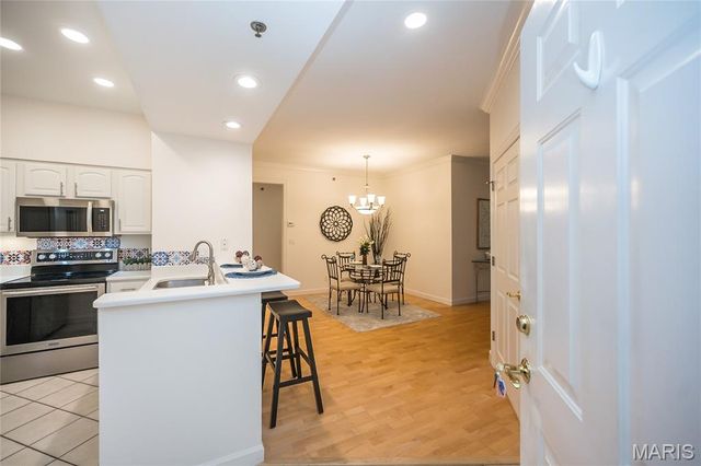 13115 Mill Crossing Court 307, Creve Coeur, MO 63141