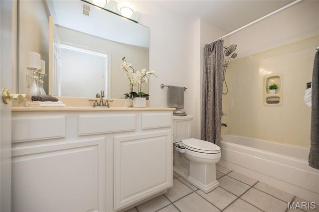 13115 Mill Crossing Court 307, Creve Coeur, MO 63141