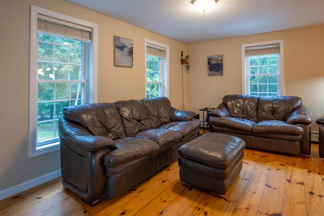 9 Perry Road, Deerfield, NH 03037