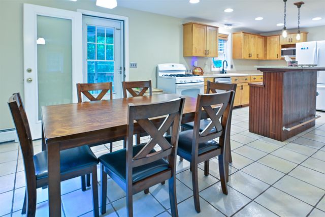 9 Perry Road, Deerfield, NH 03037